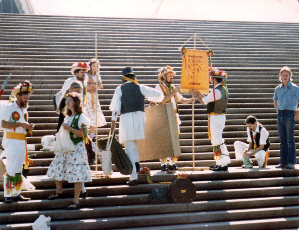 MBMorris-settingup-SydneyOperaHouse-Easter82